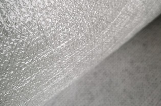 Útmutató a felületi fátyolral varrott kombinált szőnyegekhez